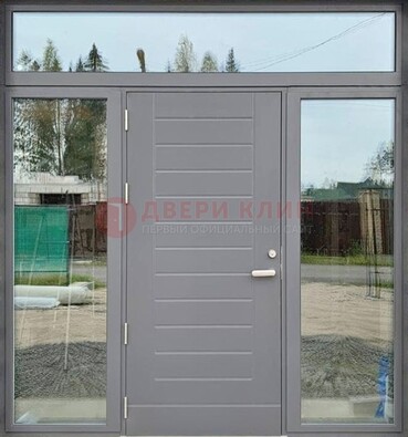 Серая стальная дверь с панелью МДФ и стеклянными фрамугами ДФГ-28 в Реутове