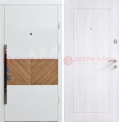 Белая железная дверь МДФ горизонтальной вставкой ДМ-265 в Реутове