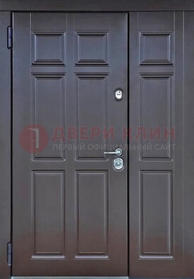 Тёмная двухстворчатая входная дверь для коттеджа с МДФ ДМ-533 в Реутове