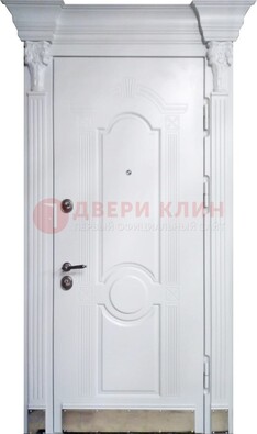 Белая металлическая дверь с массивом дуба для дома ДМД-59 в Реутове