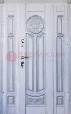 Белая двухстворчатая дверь с массивом дуба ДМД-72 в Реутове