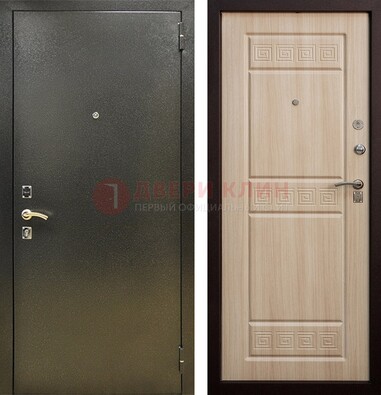 Железная темно-серая дверь с порошковым напылением и МДФ с резьбой ДП-276 в Реутове