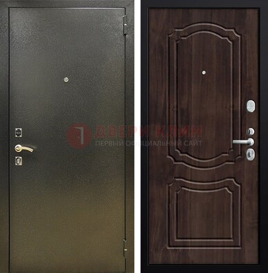Темно-серая железная дверь с порошковым покрытием и коричневой МДФ ДП-288 в Реутове