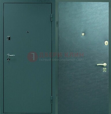 Зеленая стальная дверь с порошковым покрытием ДП-93 в Реутове