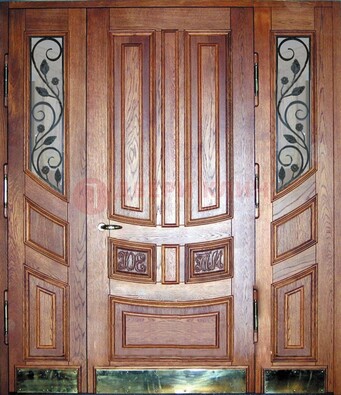 Парадная дверь со стеклом и ковкой ДПР-35 для загородного дома в Реутове