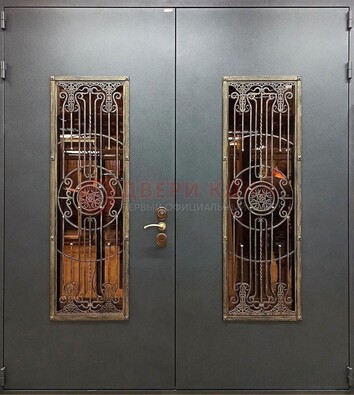 Входная металлическая парадная дверь со стеклом и ковкой ДПР-81 в Реутове