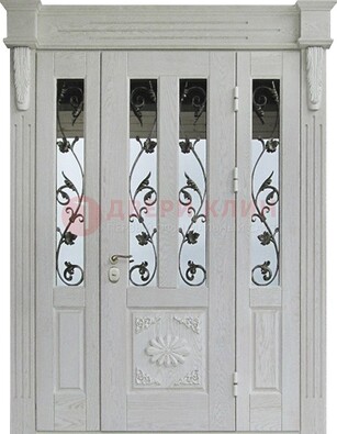 Входная парадная дверь со стеклом и ковкой в белом цвете ДПР-93 в Реутове