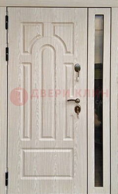 Белая металлическая дверь со стеклом ДС-68 в Реутове