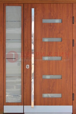 Коричневая металлическая дверь со стеклом ДС-72 в Реутове
