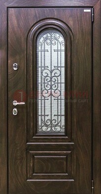 Темная филенчатая железная дверь со стеклом и ковкой ДСК-102 в Кашире