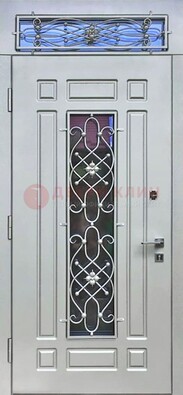Белая железная дверь со стеклом и ковкой с верхней фрамугой ДСК-112 в Реутове