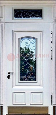 Металлическая дверь со стеклом и ковкой в белом цвете ДСК-148 в Реутове