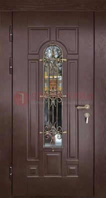 Темная железная дверь со стеклом и ковкой для частного дома ДСК-156 в Реутове