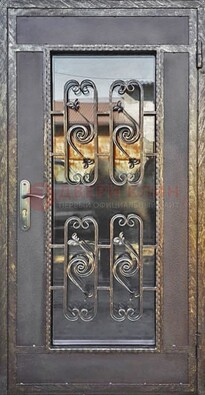Коричневая наружная дверь порошок со стеклом и ковкой ДСК-160 в Реутове