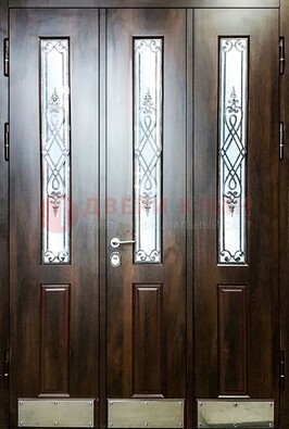 Входная дверь со стеклом и ковкой ДСК-72 в кирпичный дом в Мурино