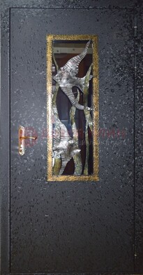 Металлическая дверь со стеклом и ковкой ДСК-82 для крыльца в Реутове