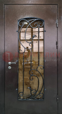 Металлическая дверь со стеклом и ковкой ДСК-95 для магазина в Реутове