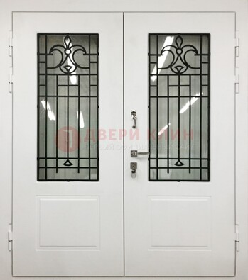 Белая двухстворчатая уличная дверь Винорит со стеклом ДСТ-4 в Реутове