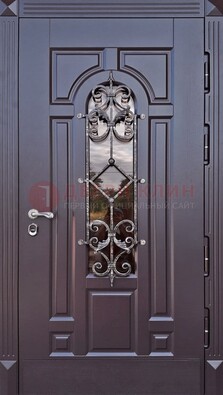 Темная уличная дверь с виноритом и стеклом с ковкой ДВТ-164 в Реутове