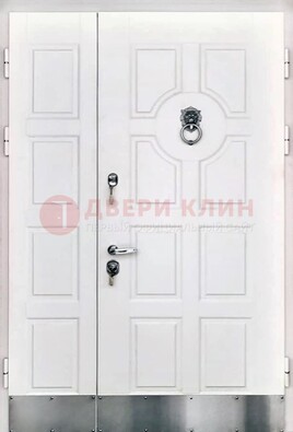 Белая входная дверь с виноритом ДВТ-246 в Реутове