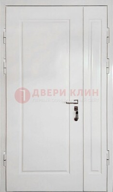 Полуторная металлическая дверь с МДФ в белом цвете ПЛ-24 в Реутове