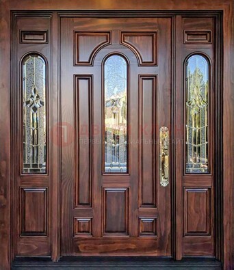 Железная классическая дверь с массивом дуба и витражом ВЖ-18 в Реутове