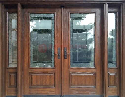 Распашная стальная дверь с массивом с витражом и фрамугами ВЖ-21 в Реутове